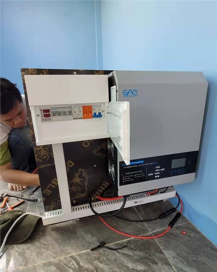 Power Inverter With Mppt AC Charger